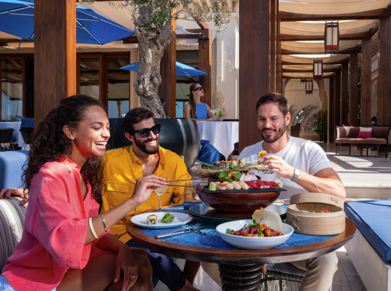 Why Do Food Travelers Love Visiting Seafood Restaurants by the Ocean?